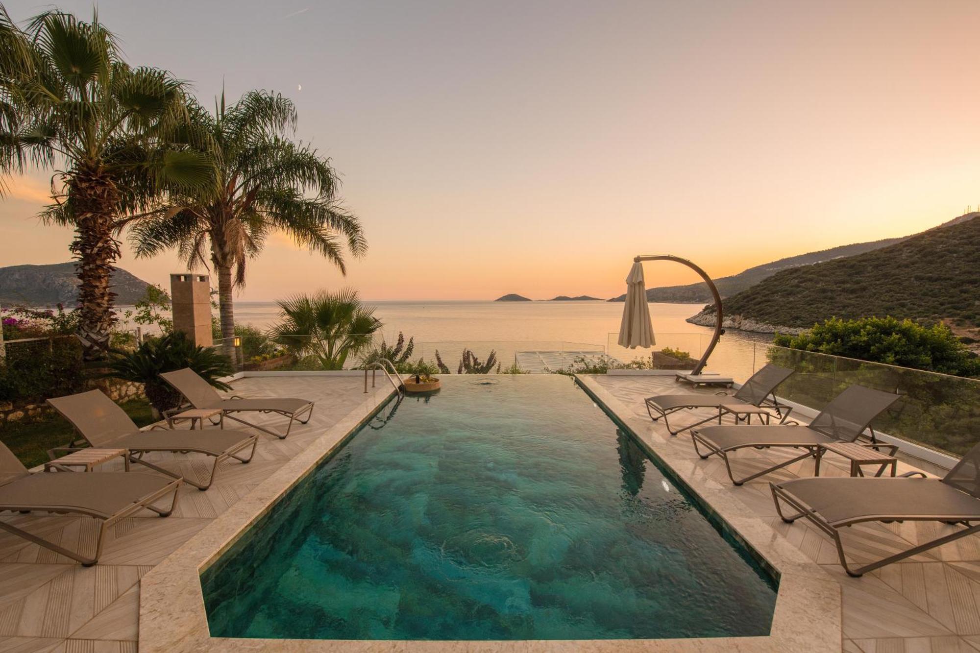 Beachfront White Villa With Private Swimming Pool Kalkan Exteriér fotografie
