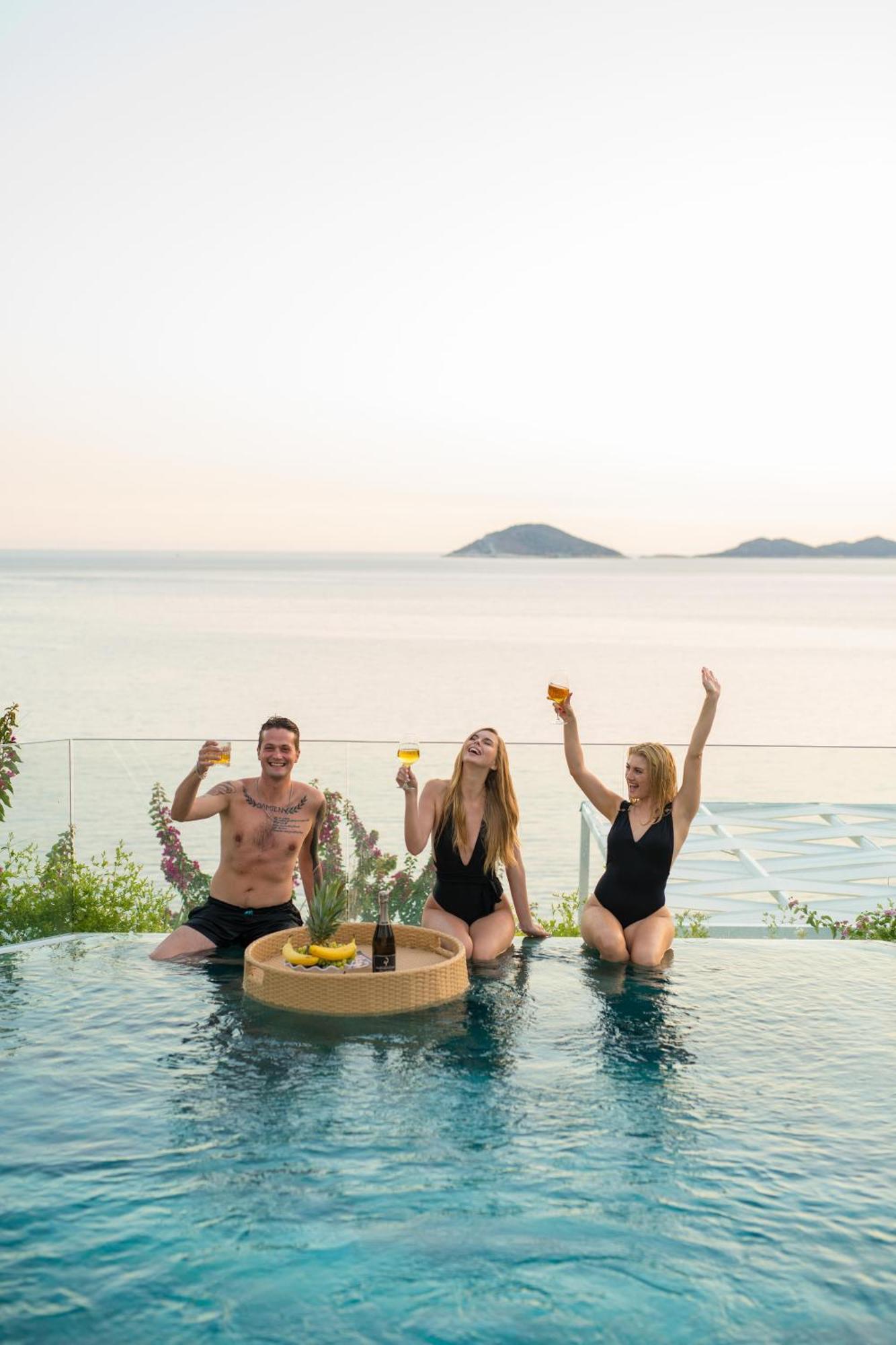 Beachfront White Villa With Private Swimming Pool Kalkan Exteriér fotografie