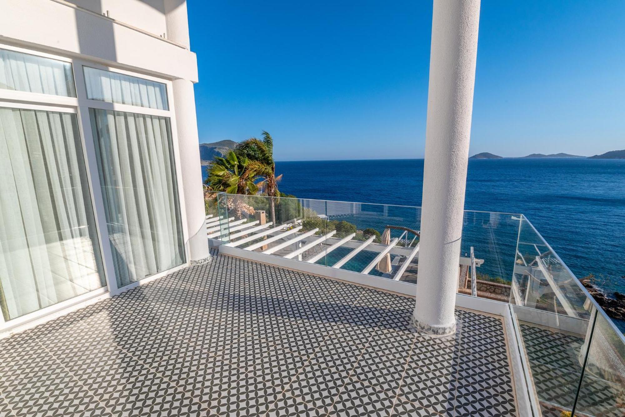 Beachfront White Villa With Private Swimming Pool Kalkan Exteriér fotografie