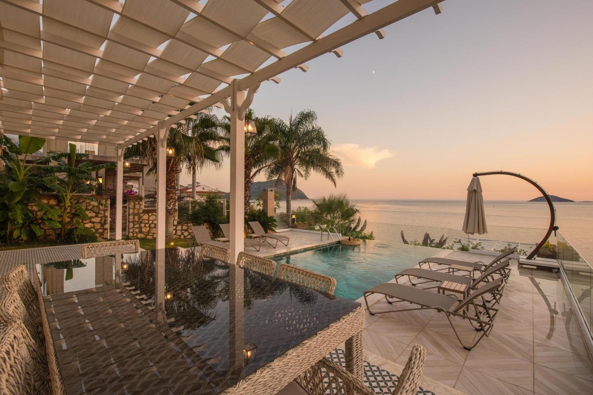 Beachfront White Villa With Private Swimming Pool Kalkan Exteriér fotografie